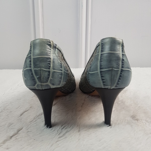 SOLD! ESCADA Laser Cut Faux Alligator Pumps - Picture 6 of 8